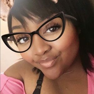 Meet your Posher, Alicia